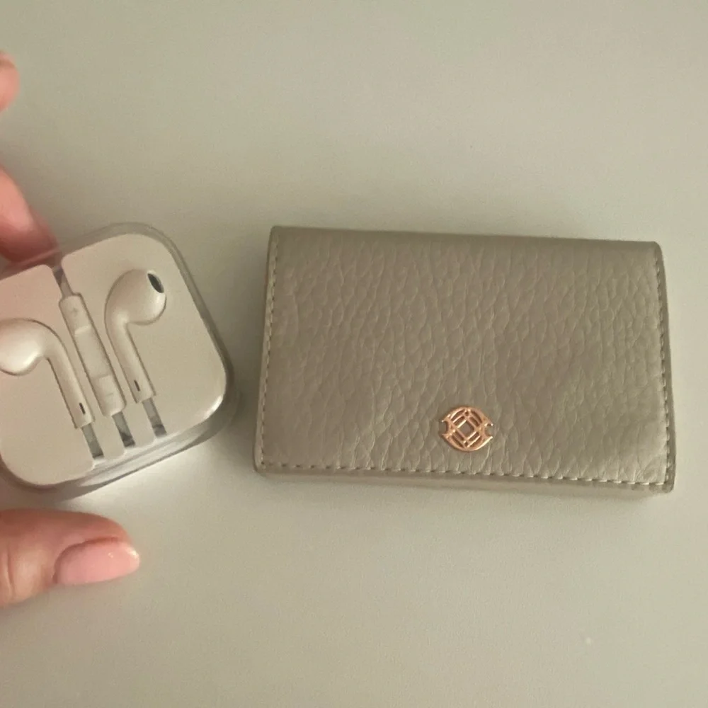 Dagne Dover Accordion Cardholder - Picture 7 of 7